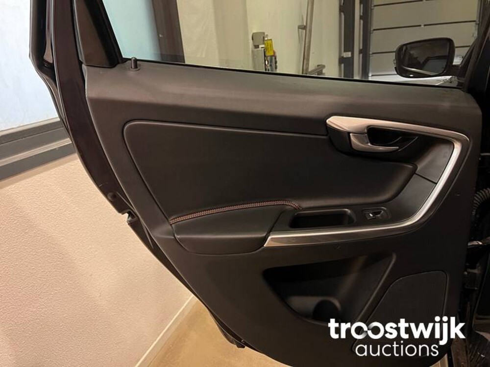 Volvo XC60 D3 R-Design 2.0 Car