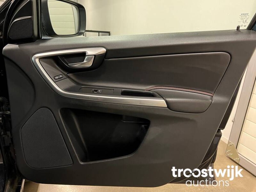 Volvo XC60 D3 R-Design 2.0 Car