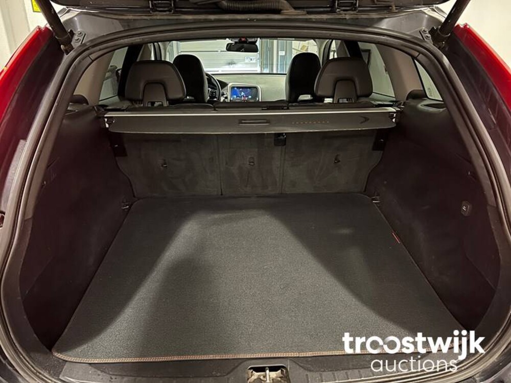 Volvo XC60 D3 R-Design 2.0 Car