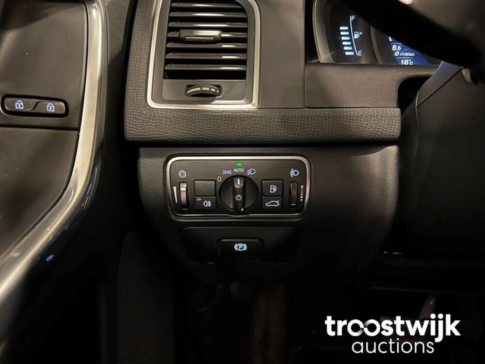 Volvo XC60 D3 R-Design 2.0 Car