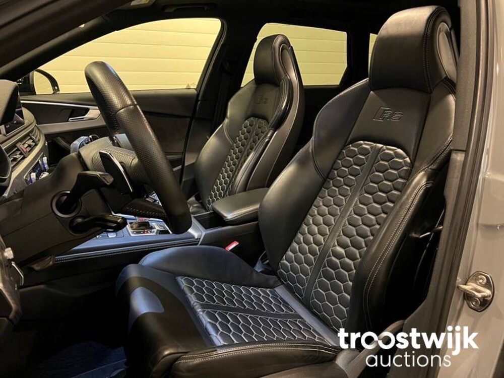 Audi RS4 2.9 V6 TFSI Quattro Car