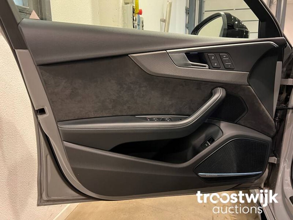 Audi RS4 2.9 V6 TFSI Quattro Car