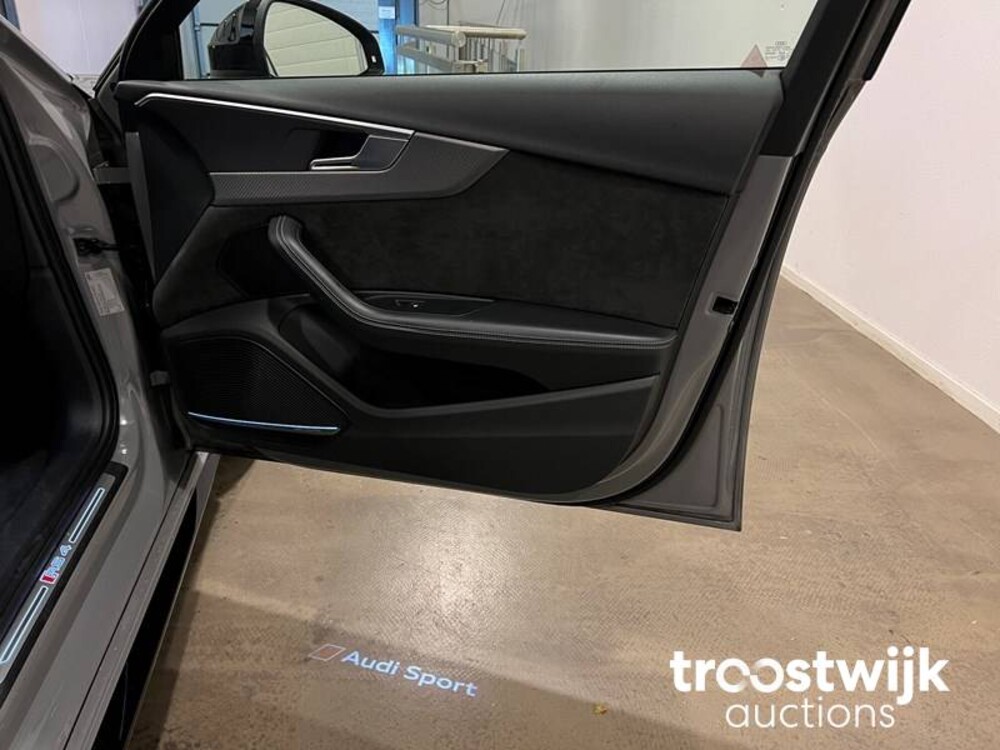 Audi RS4 2.9 V6 TFSI Quattro Car