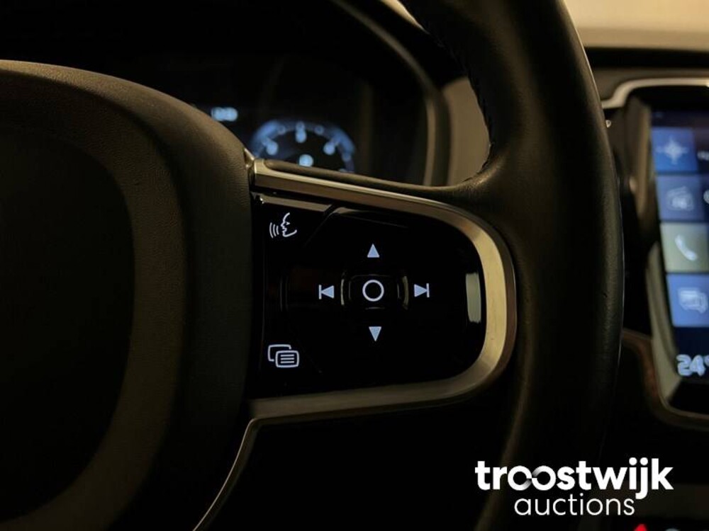 Volvo XC90 D5 2.0 AWD Inscription  Car