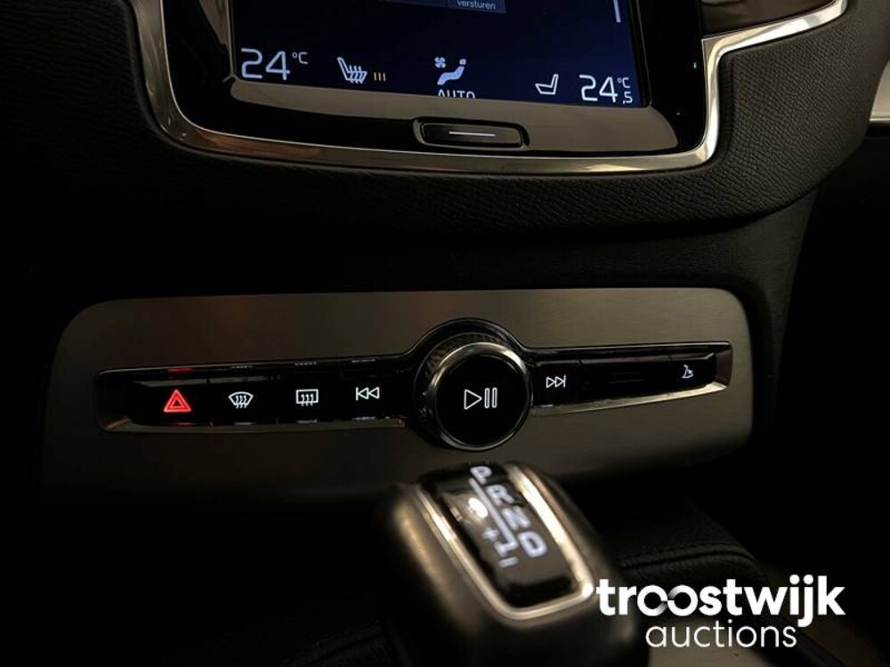 Volvo XC90 D5 2.0 AWD Inscription  Car
