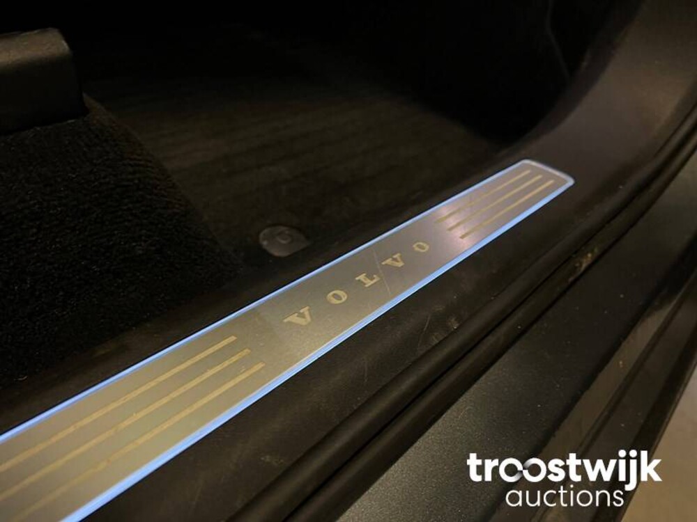 Volvo XC90 D5 2.0 AWD Inscription  Car