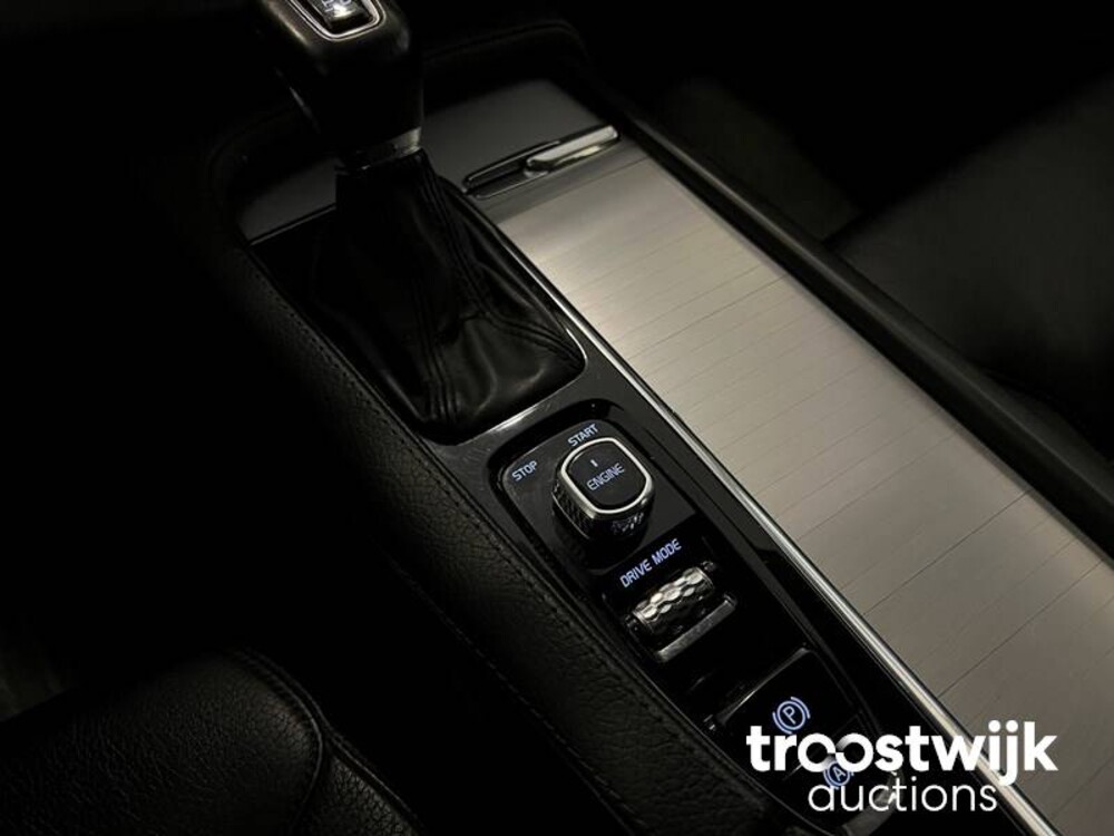 Volvo XC90 D5 2.0 AWD Inscription  Car