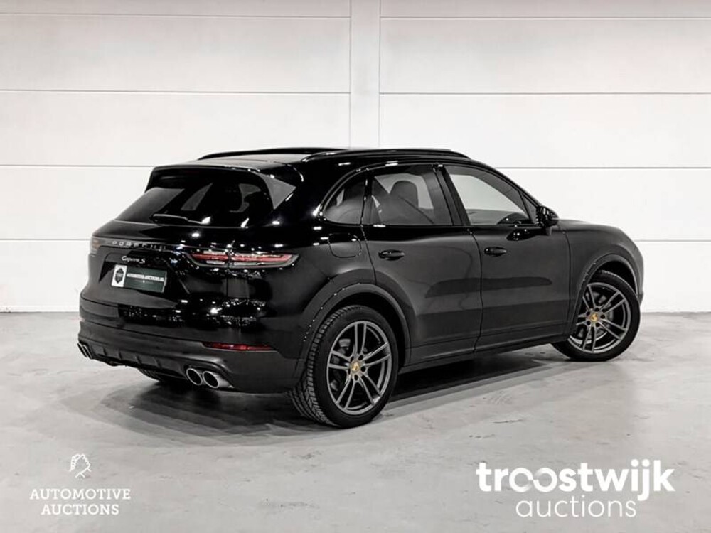 Porsche Cayenne S 2.9 V6 Car
