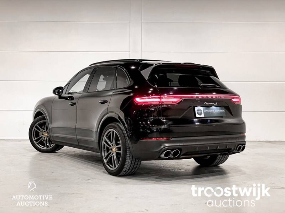 Porsche Cayenne S 2.9 V6 Car