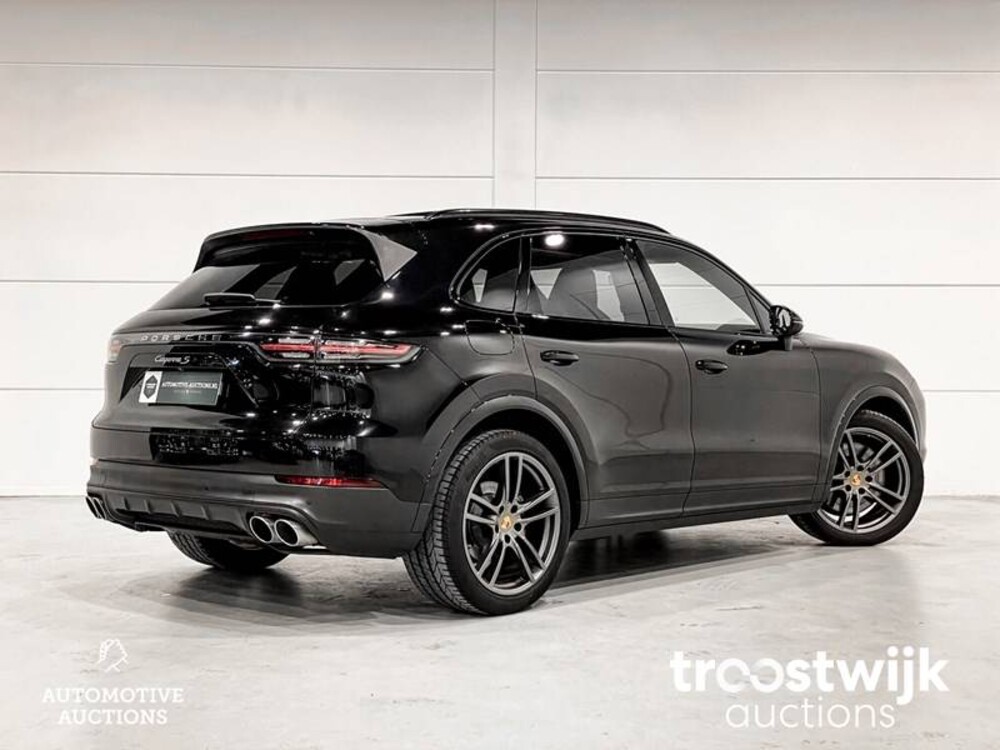 Porsche Cayenne S 2.9 V6 Car