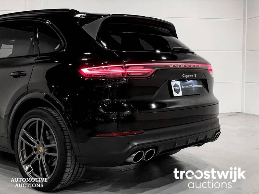 Porsche Cayenne S 2.9 V6 Car