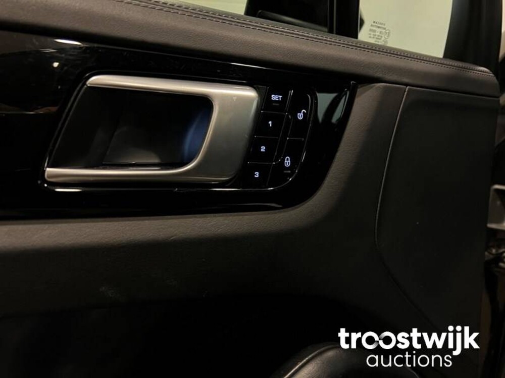 Porsche Cayenne S 2.9 V6 Car