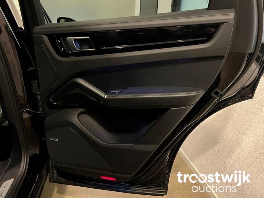 Porsche Cayenne S 2.9 V6 Car