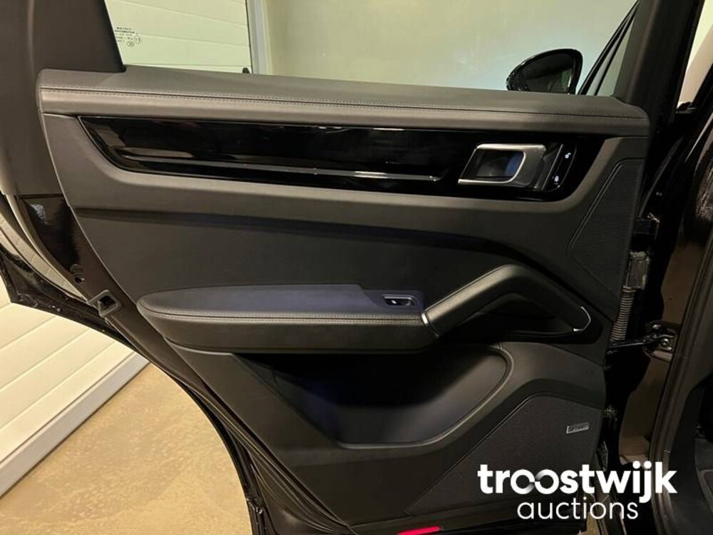 Porsche Cayenne S 2.9 V6 Car