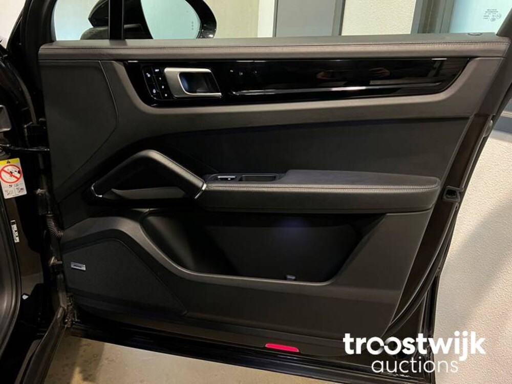 Porsche Cayenne S 2.9 V6 Car