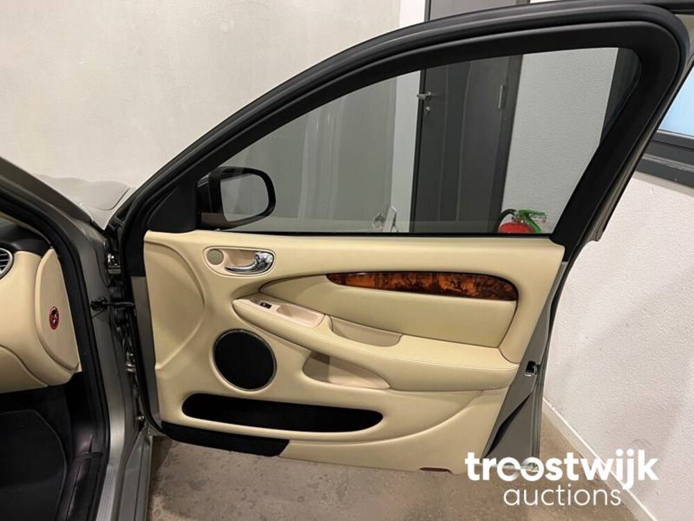 Jaguar X-Type Executive 2.2  Car