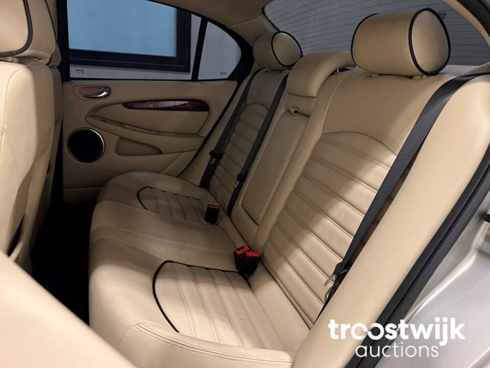 Jaguar X-Type Executive 2.2  Car