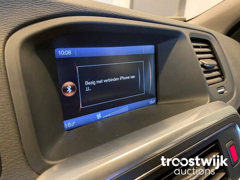 Volvo V60 1.6 T3 R-Design Car