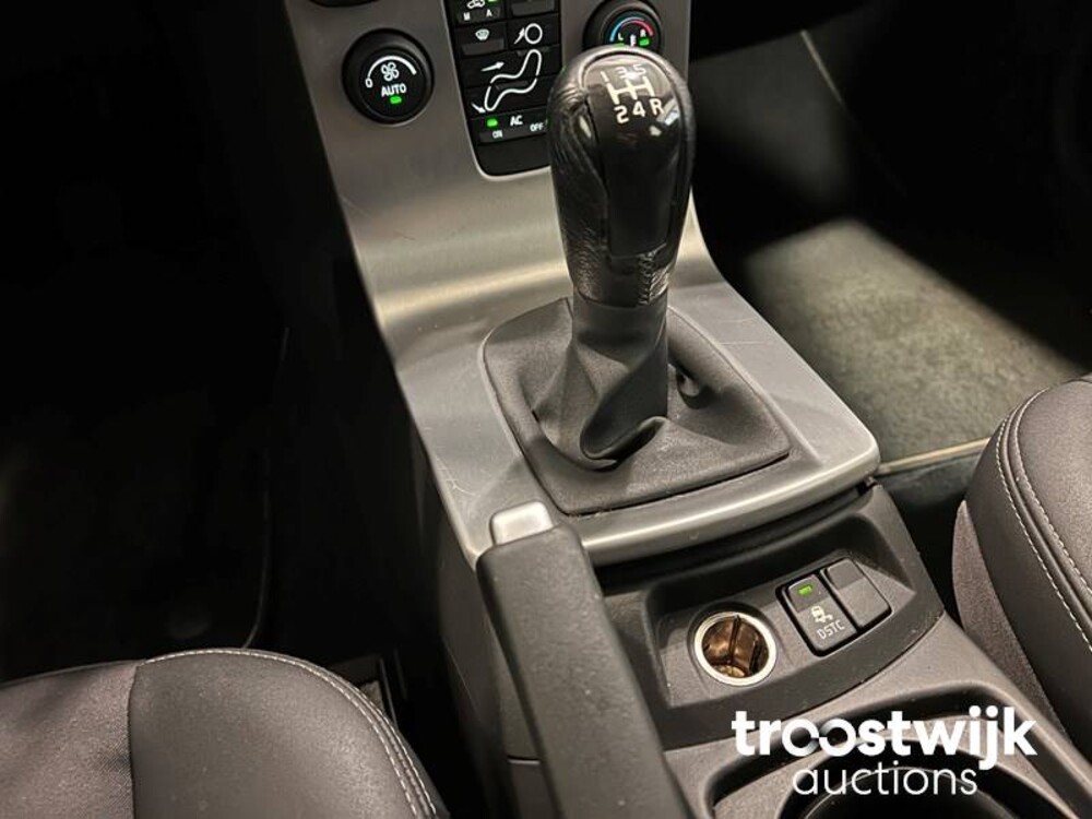 Volvo V50 2.4 Momentum Car