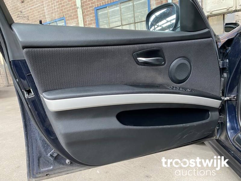 BMW 316i Touring Business Line 3-serie 122pk 2010, 95-KPP-3