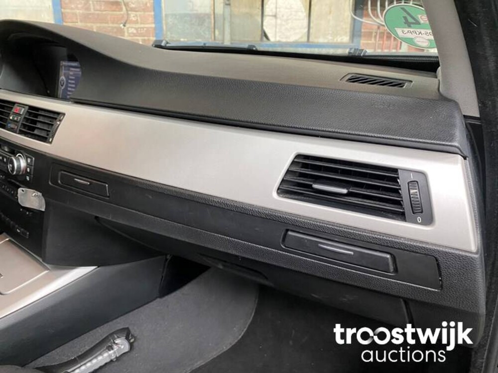 BMW 316i Touring Business Line 3-serie 122pk 2010, 95-KPP-3