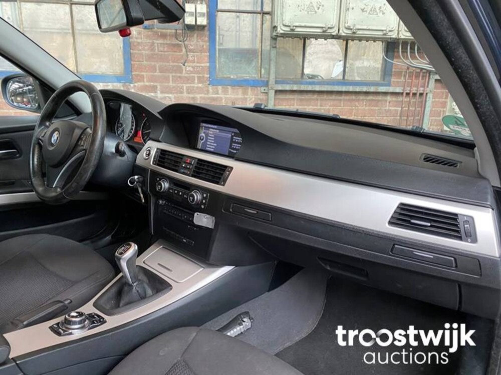 BMW 316i Touring Business Line 3-serie 122pk 2010, 95-KPP-3