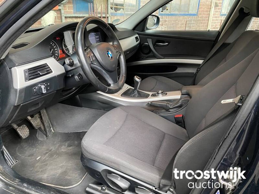 BMW 316i Touring Business Line 3-serie 122pk 2010, 95-KPP-3