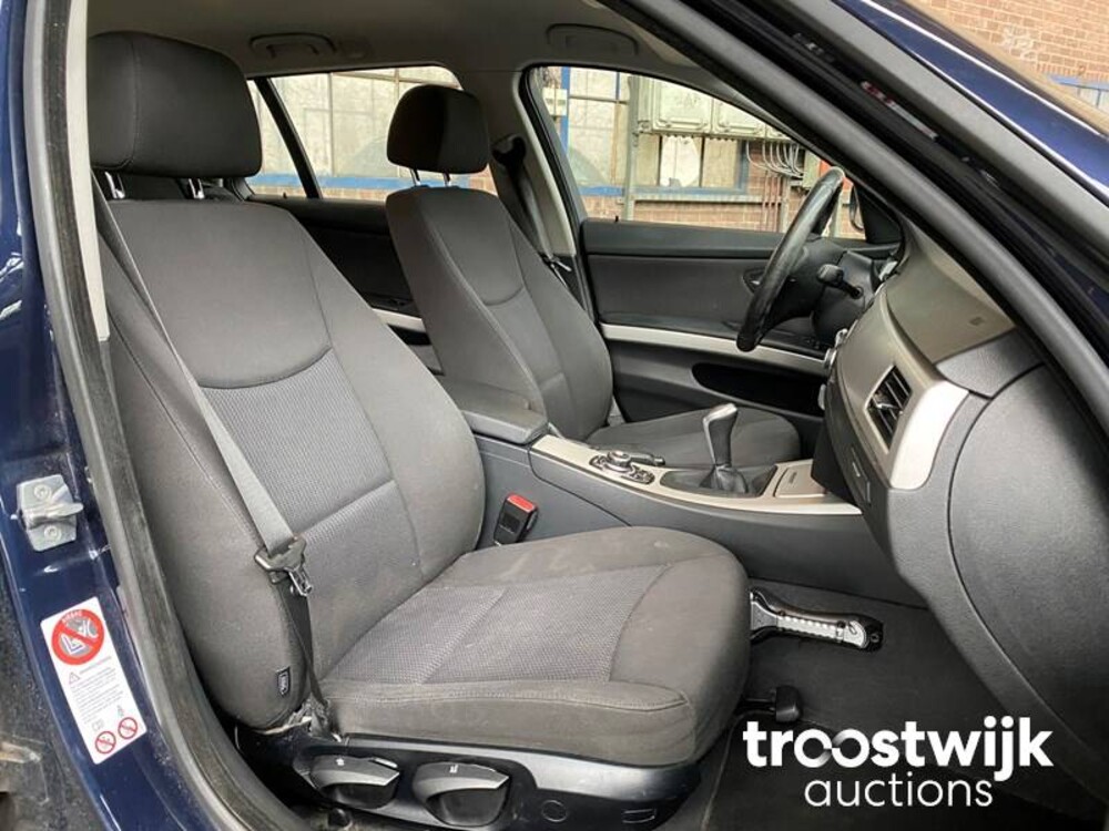 BMW 316i Touring Business Line 3-serie 122pk 2010, 95-KPP-3