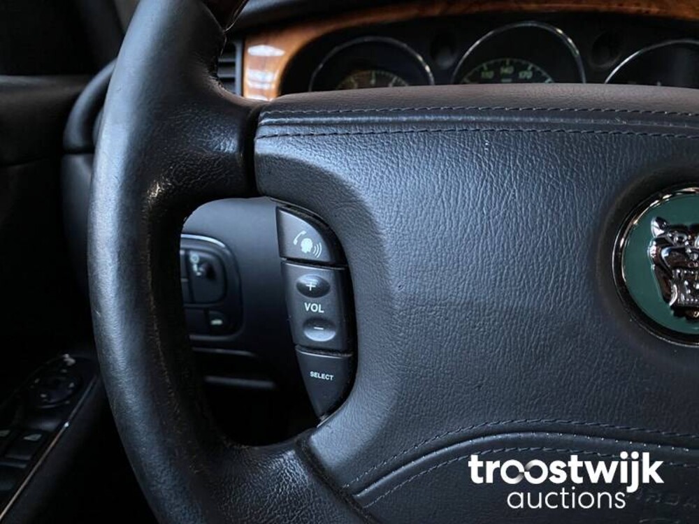 Jaguar XJ 3.5 V8 Executive 258pk 2003 -Orig. NL-, 98-LS-SN