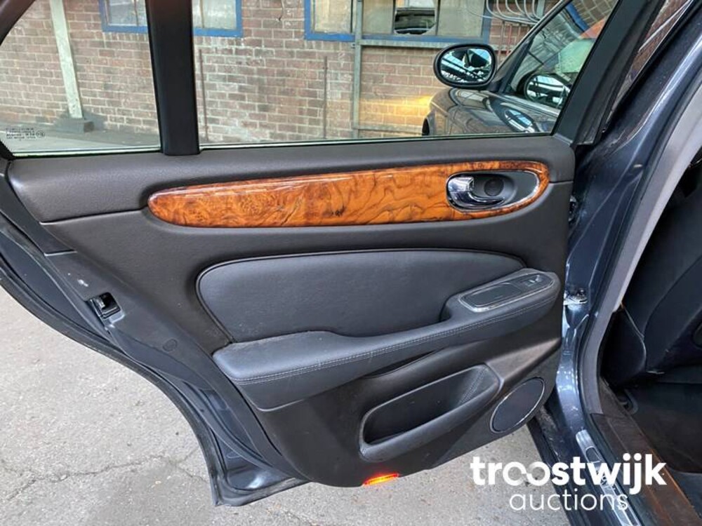 Jaguar XJ 3.5 V8 Executive 258pk 2003 -Orig. NL-, 98-LS-SN