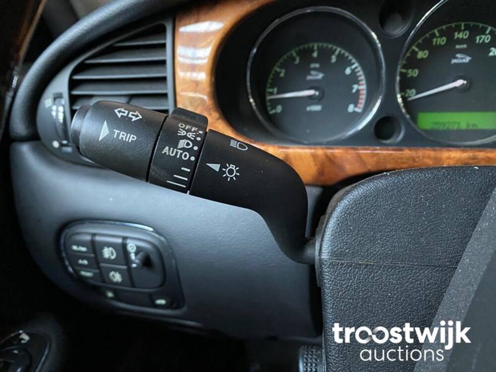 Jaguar XJ 3.5 V8 Executive 258pk 2003 -Orig. NL-, 98-LS-SN