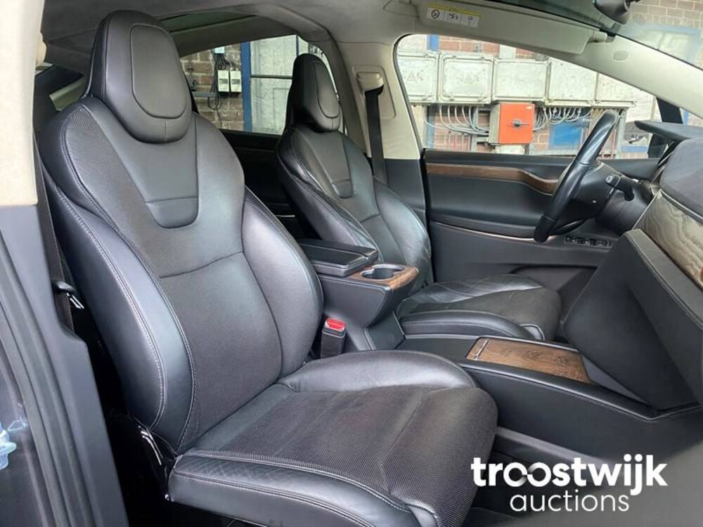 Tesla Model X 90D Base 420pk 2017