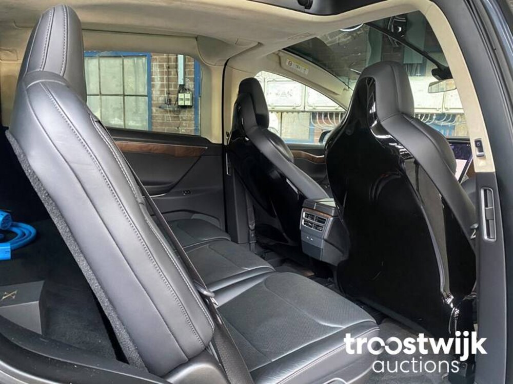 Tesla Model X 90D Base 420pk 2017