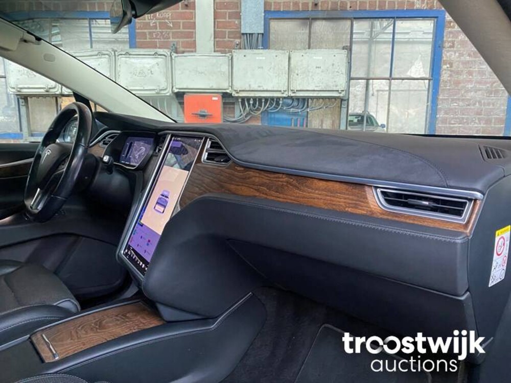 Tesla Model X 90D Base 420pk 2017