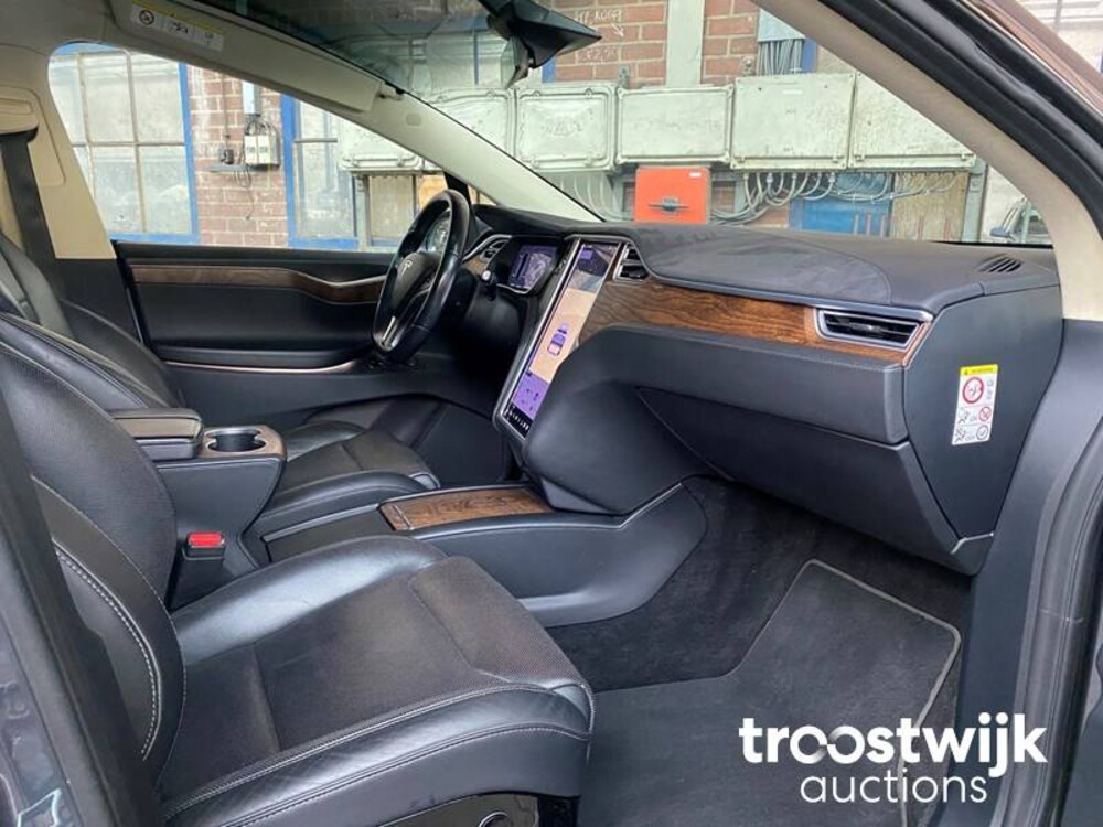 Tesla Model X 90D Base 420pk 2017