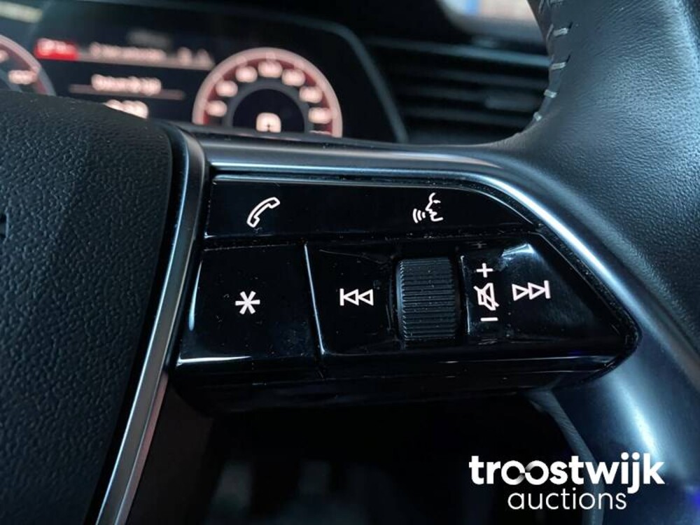 Audi e-tron EDITION ONE 55 Quattro Advanced 95 kWh 215pk 2018 -Orig NL-, XH-842-D