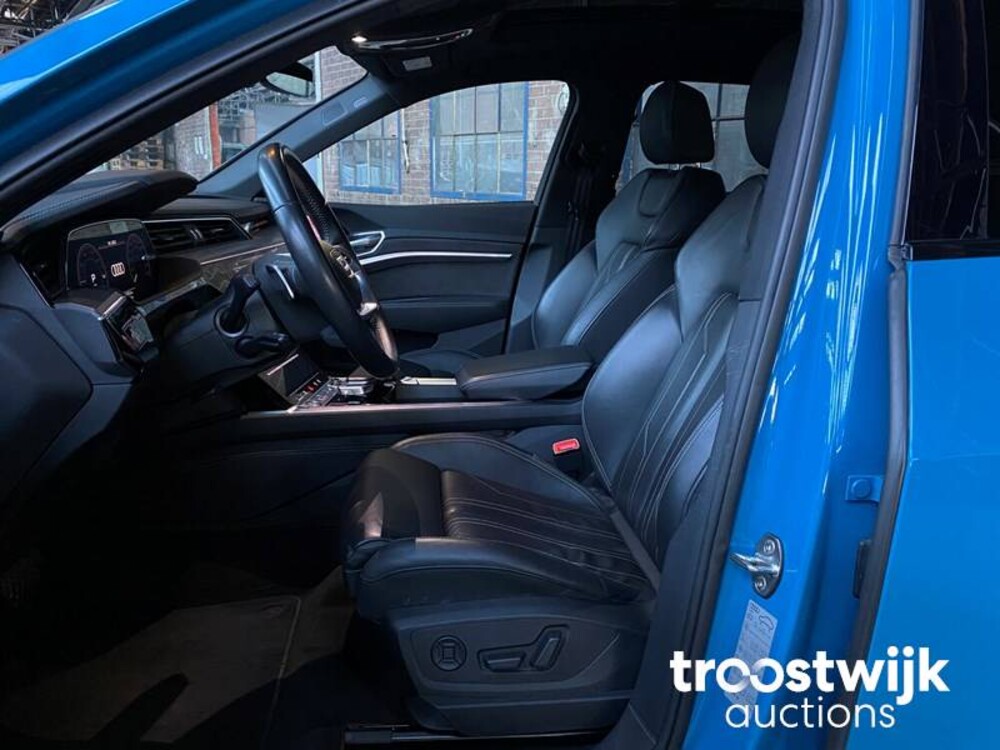 Audi e-tron EDITION ONE 55 Quattro Advanced 95 kWh 215pk 2018 -Orig NL-, XH-842-D