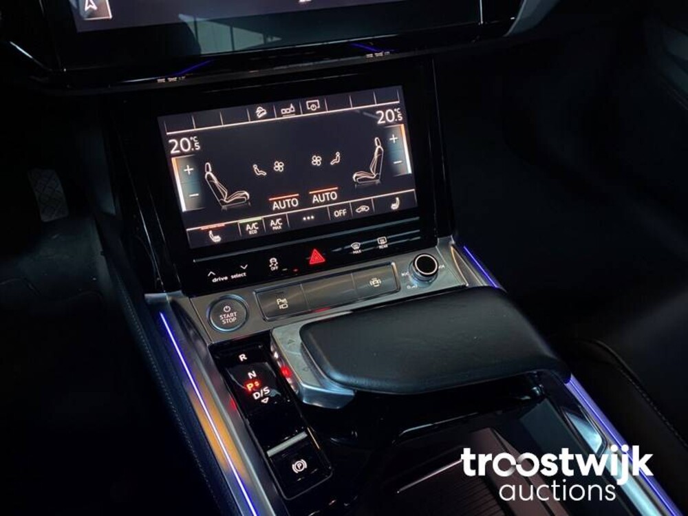 Audi e-tron EDITION ONE 55 Quattro Advanced 95 kWh 215pk 2018 -Orig NL-, XH-842-D