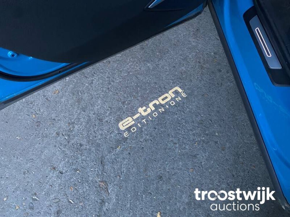 Audi e-tron EDITION ONE 55 Quattro Advanced 95 kWh 215pk 2018 -Orig NL-, XH-842-D