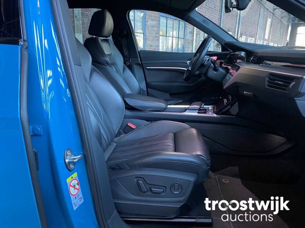 Audi e-tron EDITION ONE 55 Quattro Advanced 95 kWh 215pk 2018 -Orig NL-, XH-842-D