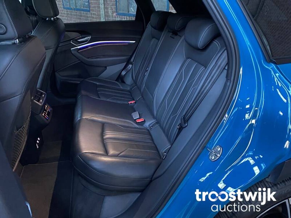 Audi e-tron EDITION ONE 55 Quattro Advanced 95 kWh 215pk 2018 -Orig NL-, XH-842-D