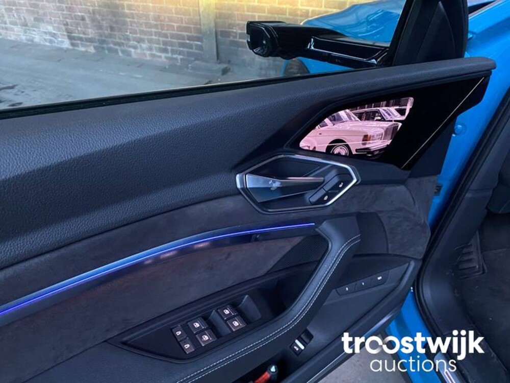 Audi e-tron EDITION ONE 55 Quattro Advanced 95 kWh 215pk 2018 -Orig NL-, XH-842-D