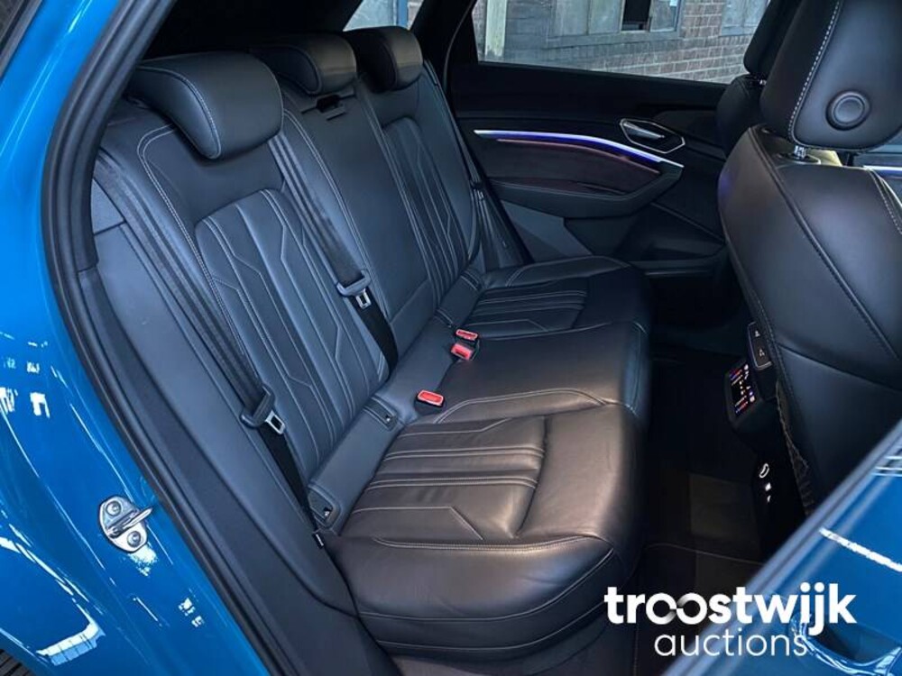 Audi e-tron EDITION ONE 55 Quattro Advanced 95 kWh 215pk 2018 -Orig NL-, XH-842-D