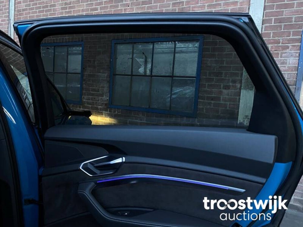 Audi e-tron EDITION ONE 55 Quattro Advanced 95 kWh 215pk 2018 -Orig NL-, XH-842-D