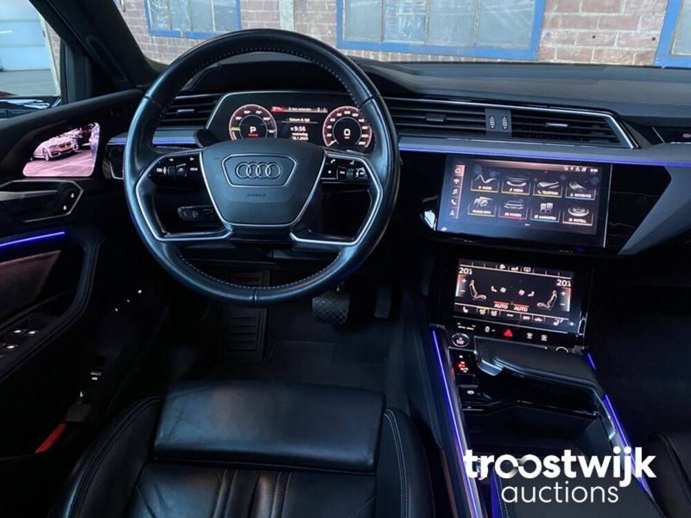 Audi e-tron EDITION ONE 55 Quattro Advanced 95 kWh 215pk 2018 -Orig NL-, XH-842-D