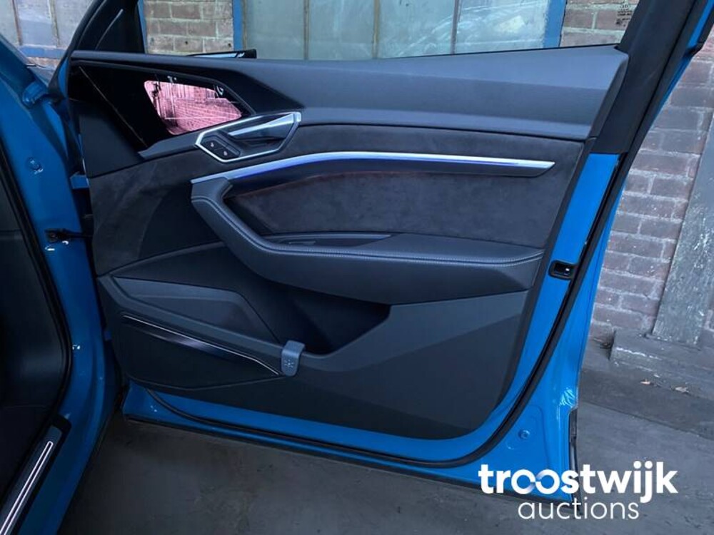 Audi e-tron EDITION ONE 55 Quattro Advanced 95 kWh 215pk 2018 -Orig NL-, XH-842-D