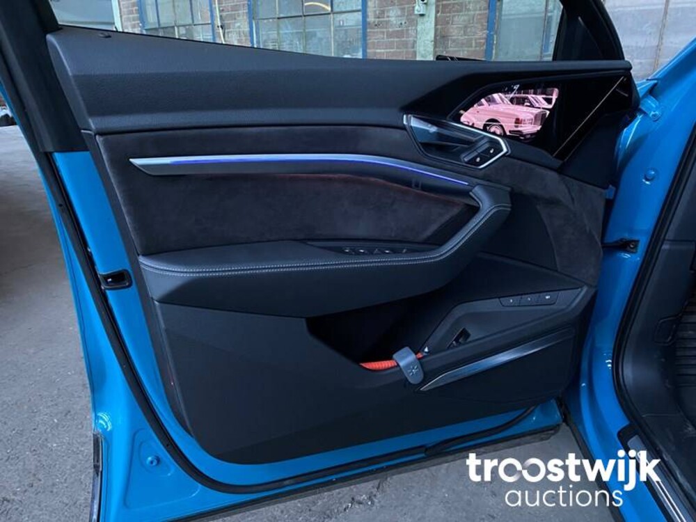 Audi e-tron EDITION ONE 55 Quattro Advanced 95 kWh 215pk 2018 -Orig NL-, XH-842-D