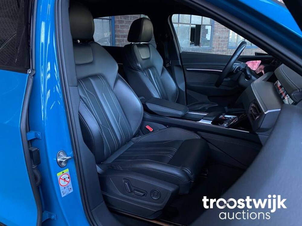 Audi e-tron EDITION ONE 55 Quattro Advanced 95 kWh 215pk 2018 -Orig NL-, XH-842-D