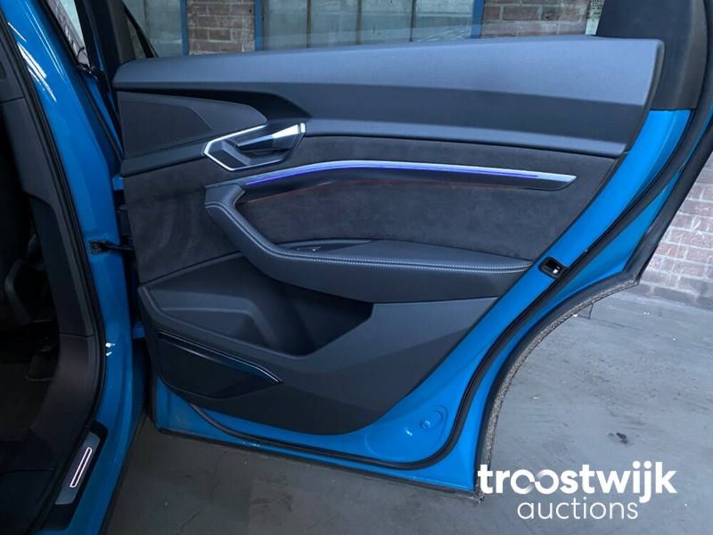 Audi e-tron EDITION ONE 55 Quattro Advanced 95 kWh 215pk 2018 -Orig NL-, XH-842-D