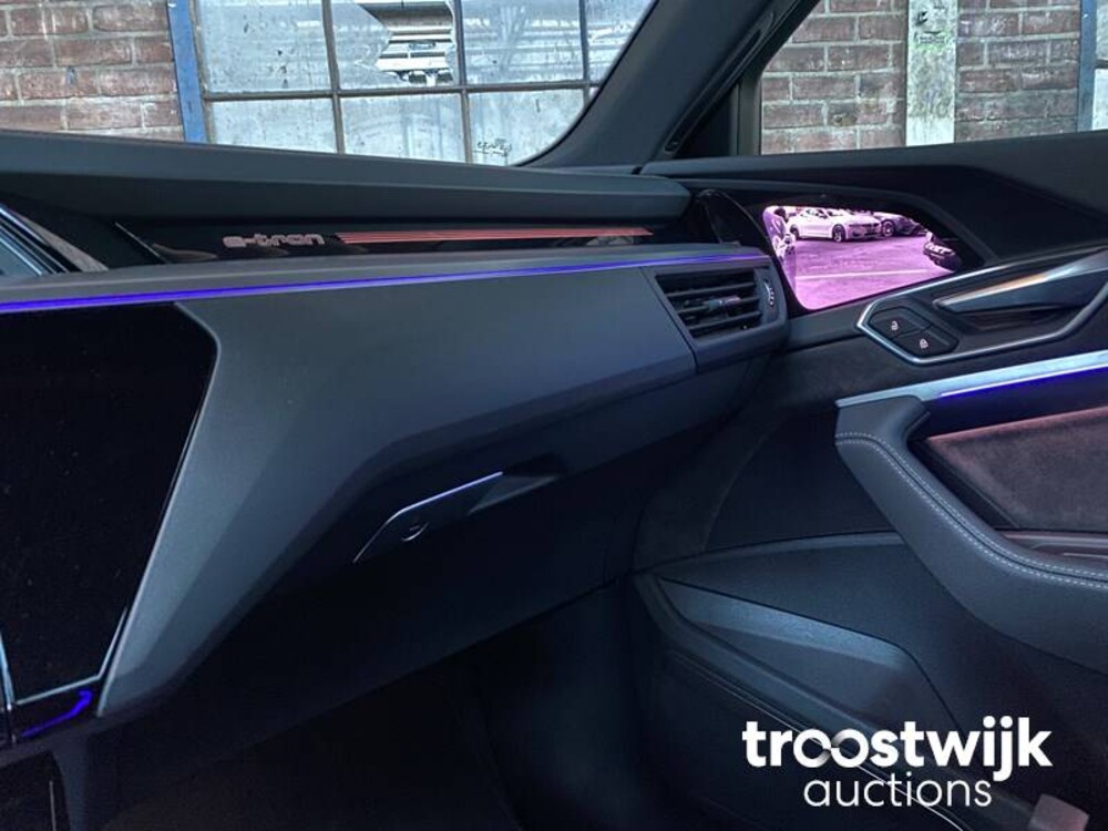 Audi e-tron EDITION ONE 55 Quattro Advanced 95 kWh 215pk 2018 -Orig NL-, XH-842-D